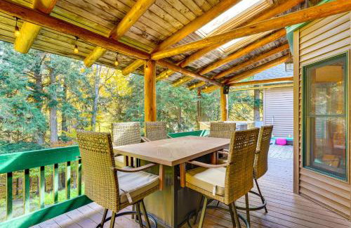 Private Deck and Fire Pit Adirondack Family Home - Foto 29