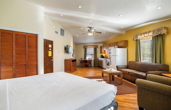 Roundhouse Resort - Photo 10