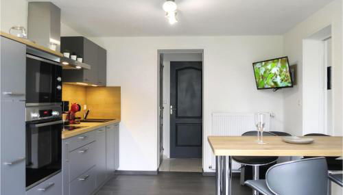 1 Bedroom Cozy Apartment In Pirou - Photo 3