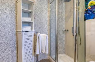 Golfinhos - MAGNIFICENT & SPACIOUS 5 BEDROOM VILLA - Foto 74