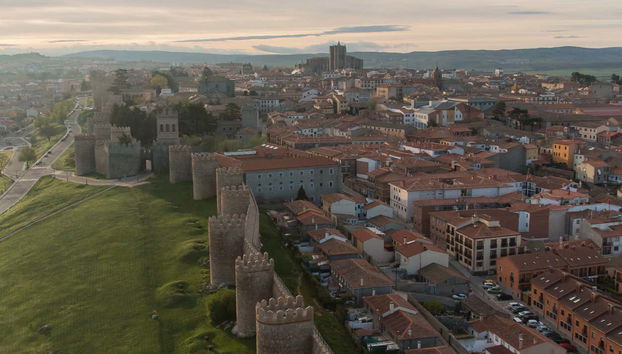 Volando sobre Ávila y sus murallas