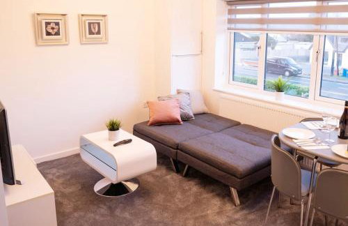 Walnut Flats-F5, Stylish 1-Bedroom - Parking, Netflix, WIFI - Close to Oxford, Bicester & Blenheim Palace - Photo 31