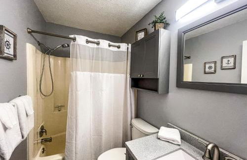 Modern Condo Central Huron Boat Basin Area - Foto 15