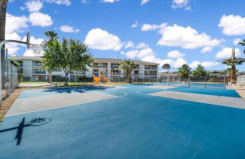 Modern Resort Condo - Pools, Courts & Scenic Views - Foto 16