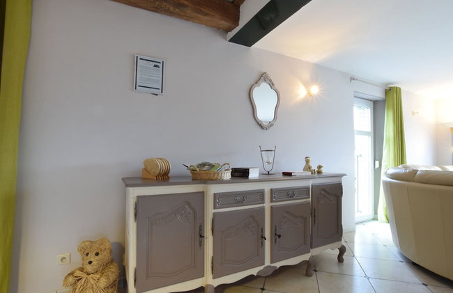 Spacious and Charming House With Terrace - Photo 24