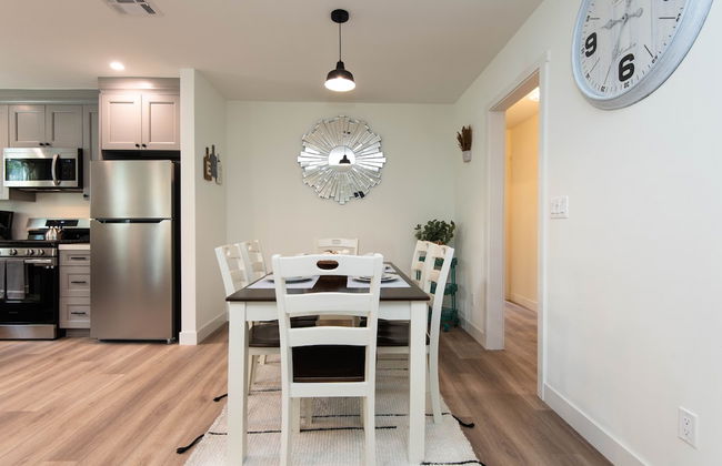 Epic House Near Griffith Observatory - Photo 17