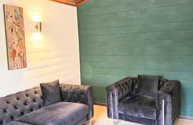 Magpie 1 Hot Tub HuntersMoon-Warminster-Bath-Wiltshire - Photo 4