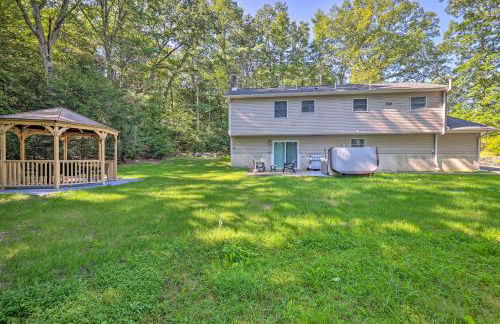 Hot Tub and Yard Stroudsburg Home in Poconos - Foto 34