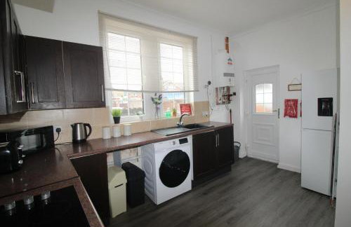 High Street House Thurnscoe by Smart Corporate Stays - Photo 31