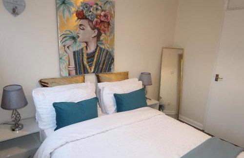 Cozy 3 Bedroom Home with Garden & Free Parking - Milton Keynes - Foto 8