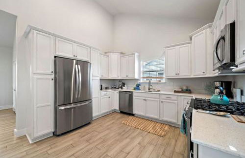 Gorgeous Home with Huge Private Pool and Game Room - Foto 6