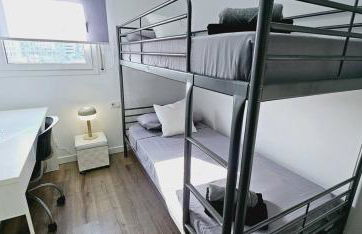 Ideal for families on the beach in Barcelona with a pool - Photo 17