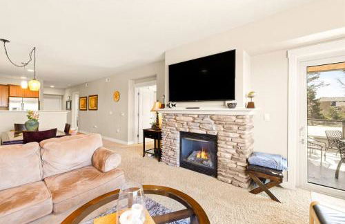 Seaside Waterfront condo walking to downtown and beach - Foto 29