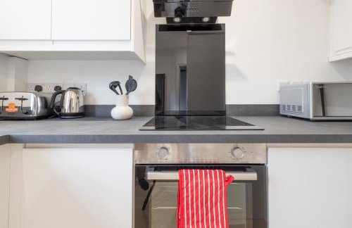 Spacious Modern 2BR - Parking - Workspace Area, Ideal for Contractors & Long Stays - NordStay - Foto 19