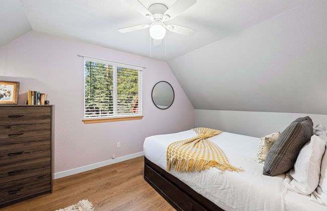 Sweet Pine Deck + Hot Tub, Cozy Modern Interior Close to Ski Resort! - Foto 82