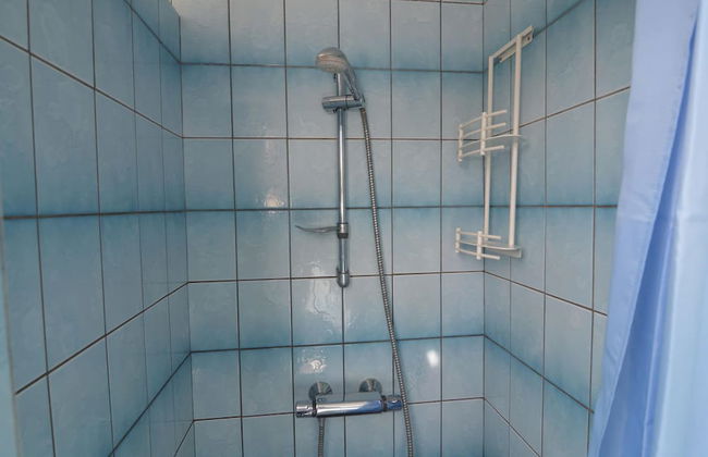 Modern Stay With Hot Tub - Photo 8