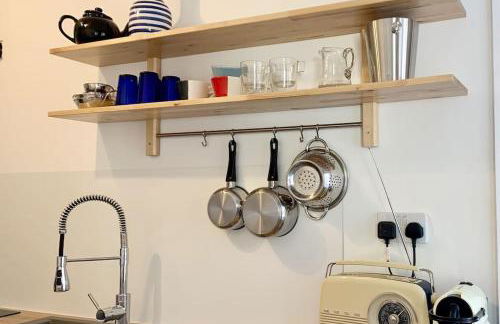 May Cottage - Heart of Vibrant Village & 10 mins Walk to Beach - Photo 17