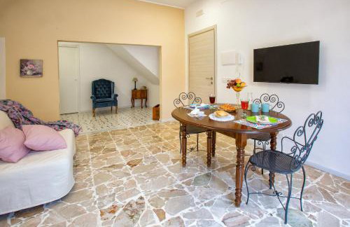 Plaza Suites - Photo 4