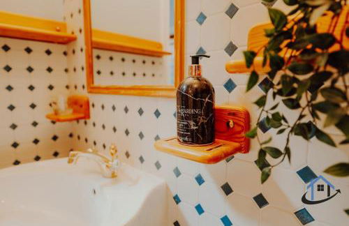 Unique Boathouse, detached free parking x4 cars - Foto 53