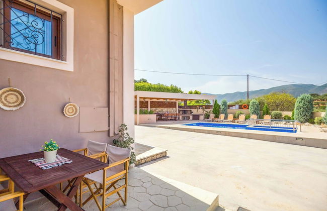 Maggie Alonia - Photo 30