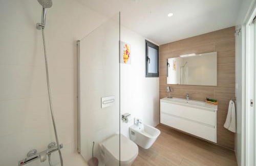 Primera linea de playa con vistas directas al mar-Apartamento premium Albufereta - Photo 13