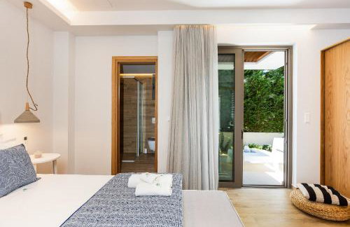 Vasilios Villa, with Pool, Gym & Close to Beach, By ThinkVilla - Foto 52