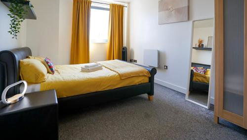 Stylish 2-Bed Apartment, Free Parking, Walk to Hospital & Uni - Foto 2, towels, wardrobe