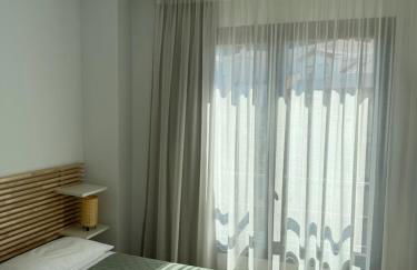 Plaza Victoria Apartments - Photo 10