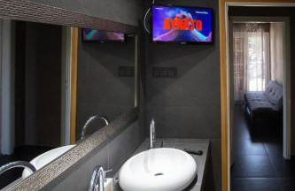 Τraditional fully detached villa on a luxurious hillock of Thessaloniki with its own garden also for family & wedding gatherings for 10 to 25 people only 15 minutes from airport - Foto 25