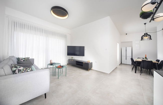 Chic Sea View Balcony Escape by Sea N' Rent - Foto 28