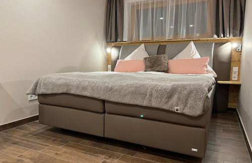 BERGSUCHT-Ruhpolding, Traumlage am sonnigen Südhang, kostenlose Parkplätze, schnelles WLAN, ruhige Sackgasse, NETFLIX inklusive - Foto 4