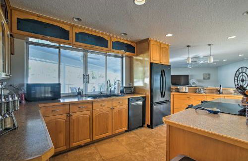 Riviera Beach Home with Pool - Walk to Beaches! - Foto 8