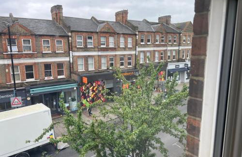 LARGE SELF CATERING HOUSE WITH WiFi CLOSE TO TRANSPORTS - Photo 41