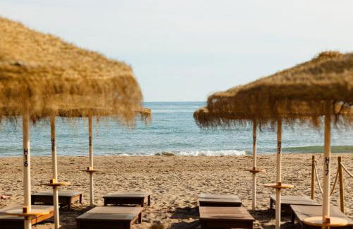 Luxurious frontline golf apartment in Elviria - Photo 71