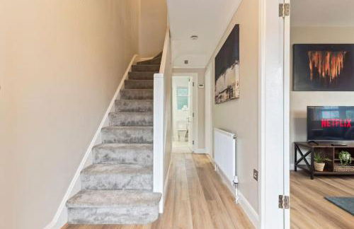 Modern 4 Bed house Ideal for Groups, Contractors near City Airport & O2 Arena, free parking & Wifi included - Foto 36