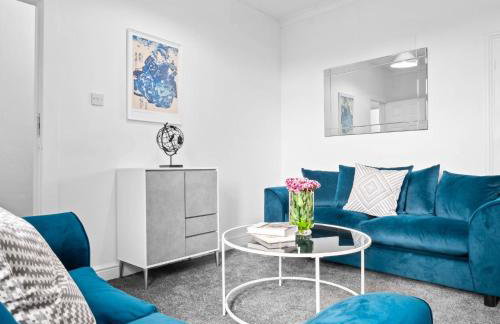 Stylish 3 Bed House - Garden - Parking - Netflix 181TA - Photo 7