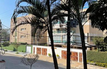 Apê Retrô com Wi-Fi e Vaga - 350 m da Praia da Enseada - Foto 7