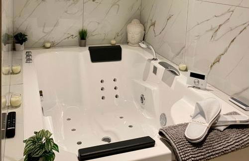 Le Moment Bien-Être - jacuzzi privatif, terrasse et parking privé gratuit au centre de Saint-Omer - Foto 28