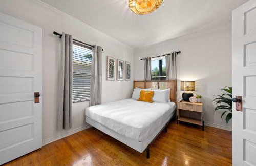 Mid-City 2BR Retreat Firepit Nights with Free Parking - Photo 12