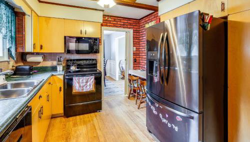 9 Mi to Lake George Village Home in Queensbury - Foto 2