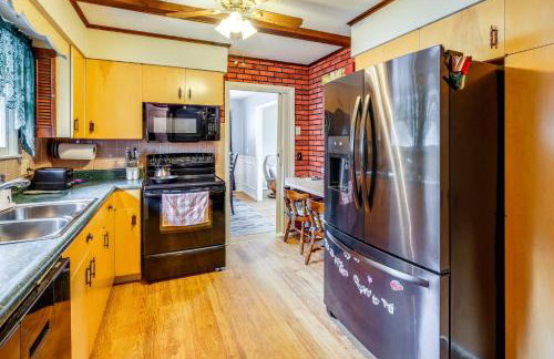 9 Mi to Lake George Village Home in Queensbury - Foto 2