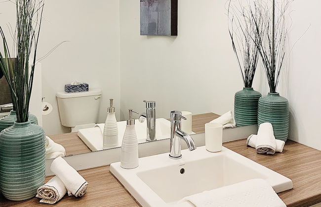 Luxurious and Peaceful Townhouse - Photo 9