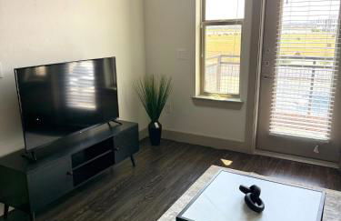 Modern 1BR Dallas peaceful escape in the heart of Farmers Branch! Less than 20 minutes from Downtown Dallas, 15 from DFW ariport 15 from Grapevine - Photo 23