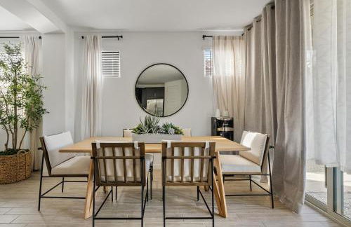 Luxe Queen Creek Home with Pool, Yard, Work Station - Photo 17