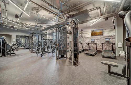 Boho-Luxe Studio - Pink Accents & Mountain Calm - Foto 22