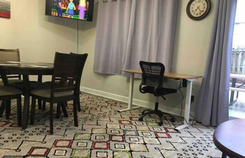 Entire Twnhouse 2bdrms 3Bthrm 2Qbeds 2Levls Fncd Bkyard - Foto 25