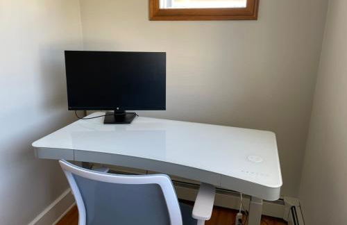 Tufts 3-Bed 2-Office Home with Laundry - Foto 11