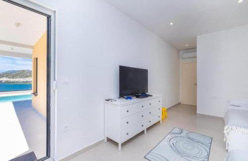 Luxury Villa Navis - Villa - Photo 19