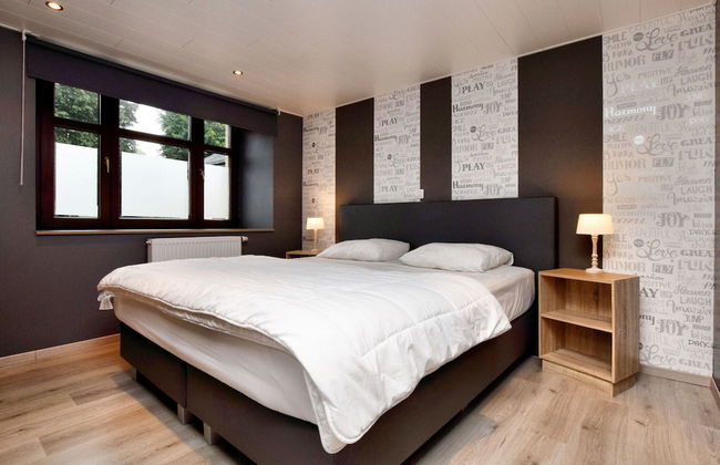 Modern Family Home With Wellness - Photo 8