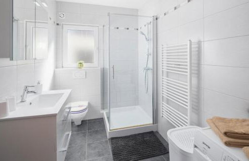 1 Bedroom Awesome Apartment In Nova Vas - Photo 22